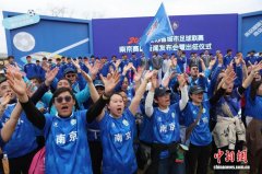 “苏超”南京队新赛季出征 平均年龄22.26岁